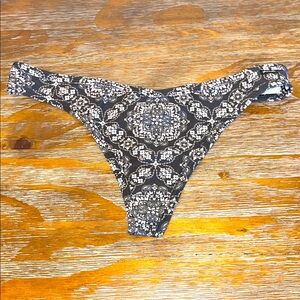 🖤 PINK Victoria's Secret Black & White Patterned Thong Panties